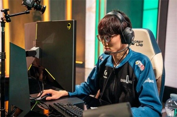 DB电竞平台-HKA碾压TES,Canyon打出惊人五杀峡谷大战半决赛,技惊四座的简单介绍