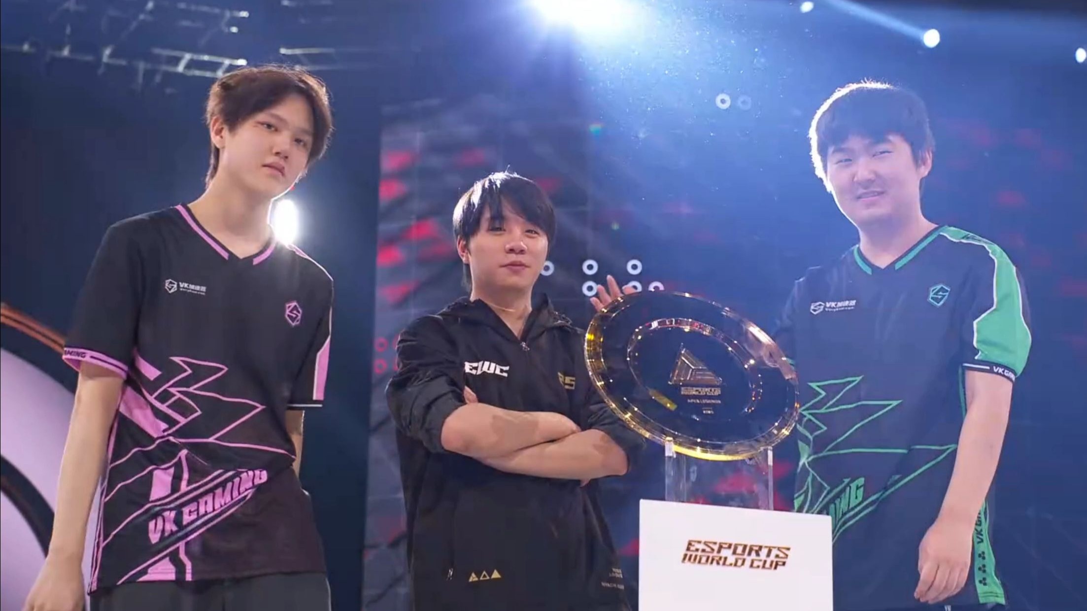 DB官方网站-包含V5横扫SHR,Viper极限生还后反打鏖战多局四强赛,引爆全场热议的词条