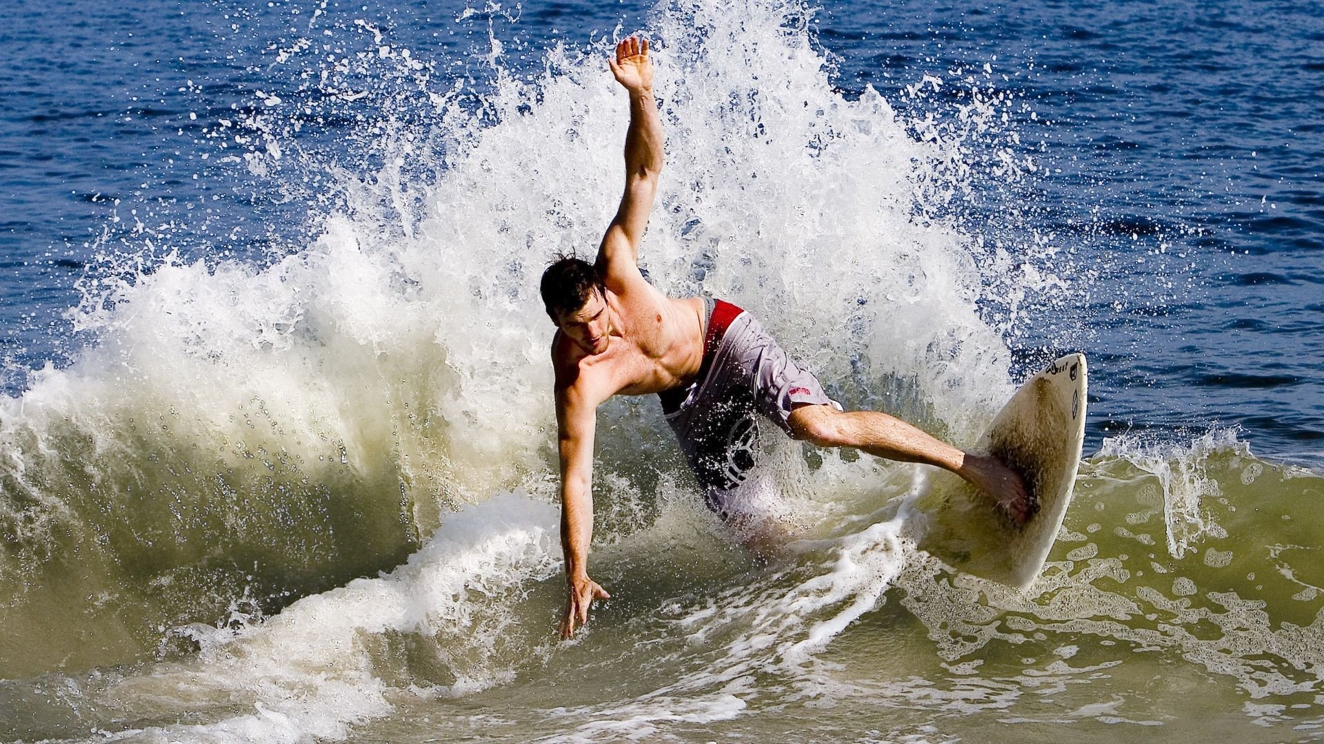 当中国封锁遇上卡瓦哈尔节奏，一场地缘政治与足球战术的隐喻交响