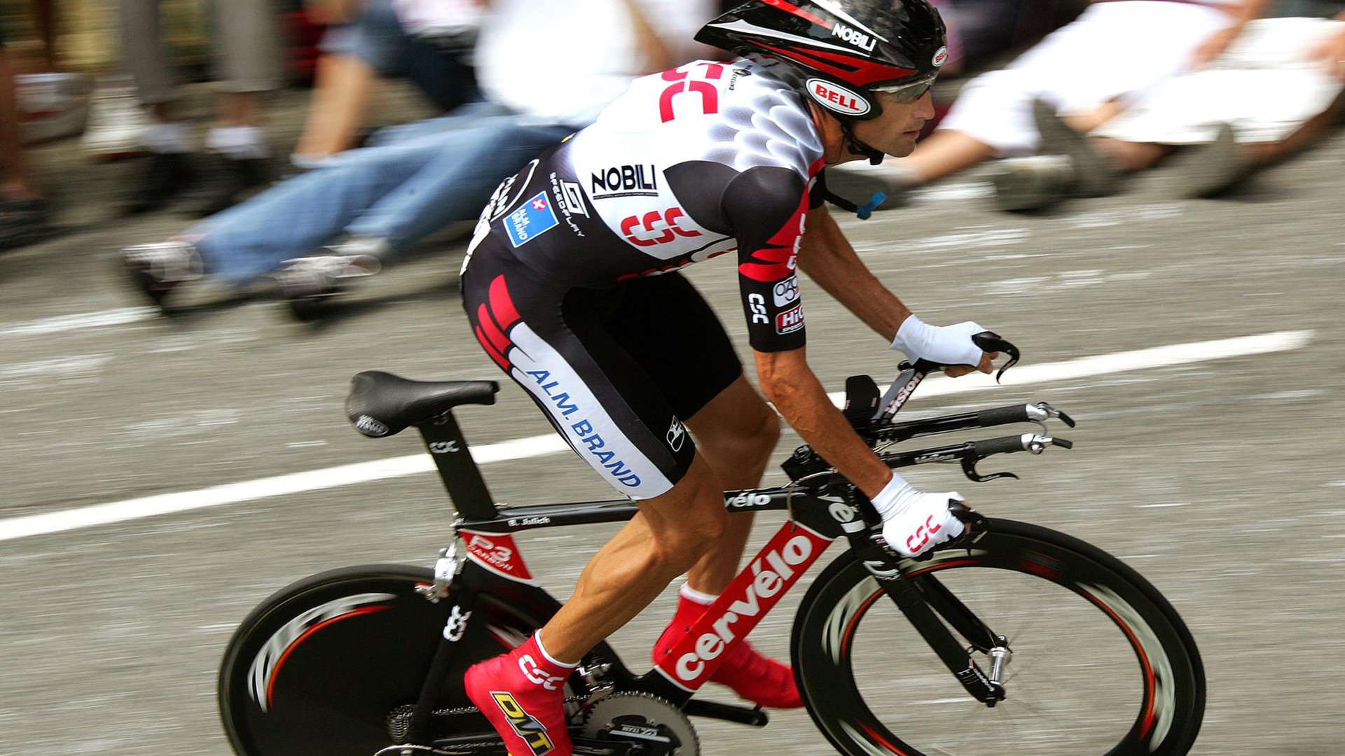 当东方闪电点燃赛场,孙铭徽的狂飙与凯尔特人横扫火箭的启示