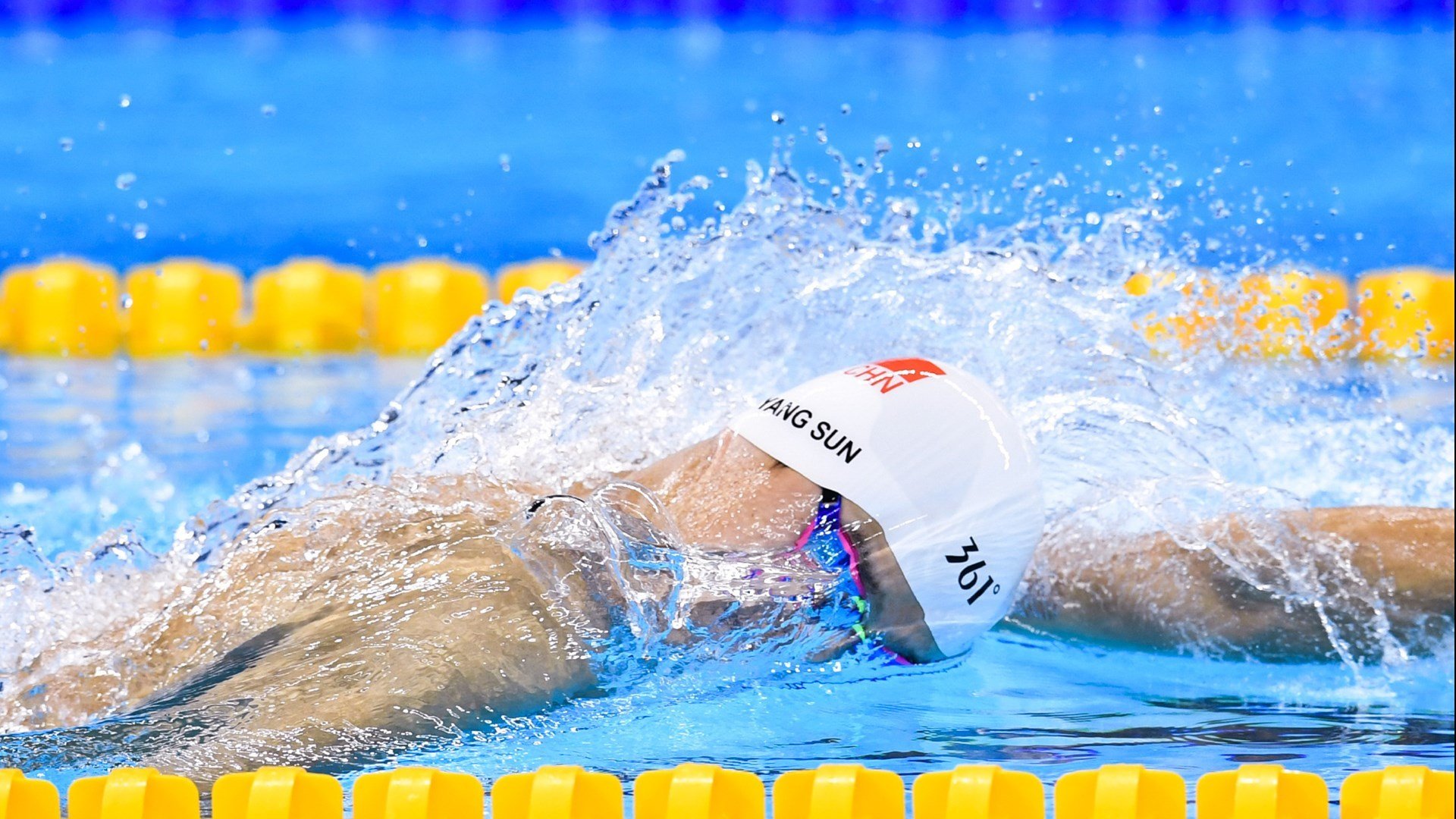 绿茵之外,球台之上,葡萄牙足球的完胜与奥恰洛夫的乒乓火焰